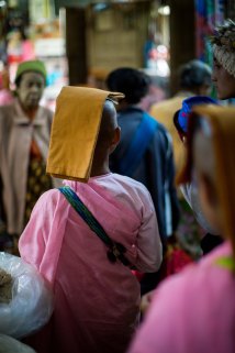 Nonne au marché de Taunggyi, Shan State